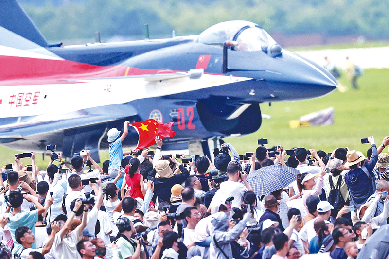 逼逼骚.com长春航空展迎来首个公众日